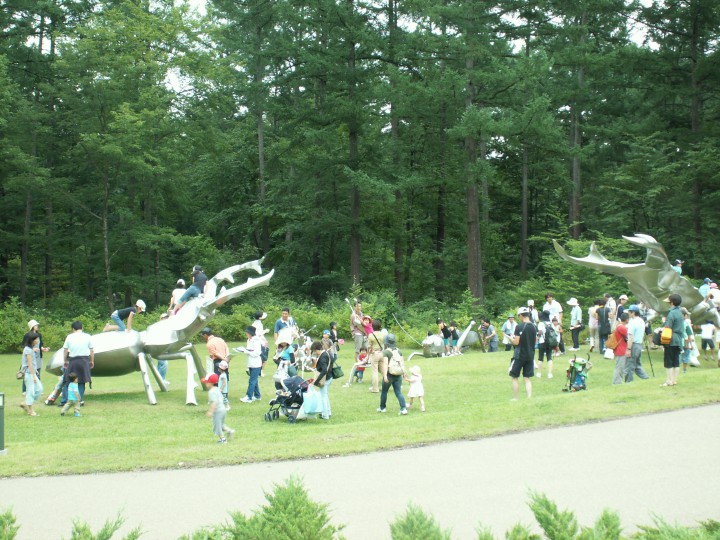 ステンレスの巨大昆虫彫刻展（2009年）