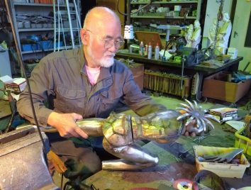 キュウリを盗りに行く河童